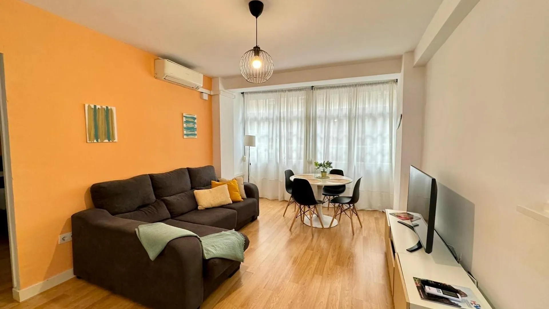 Holidays2Malaga 2 Bedroom Armengual De La Mota Close Shopping Center 0*, Malaga
