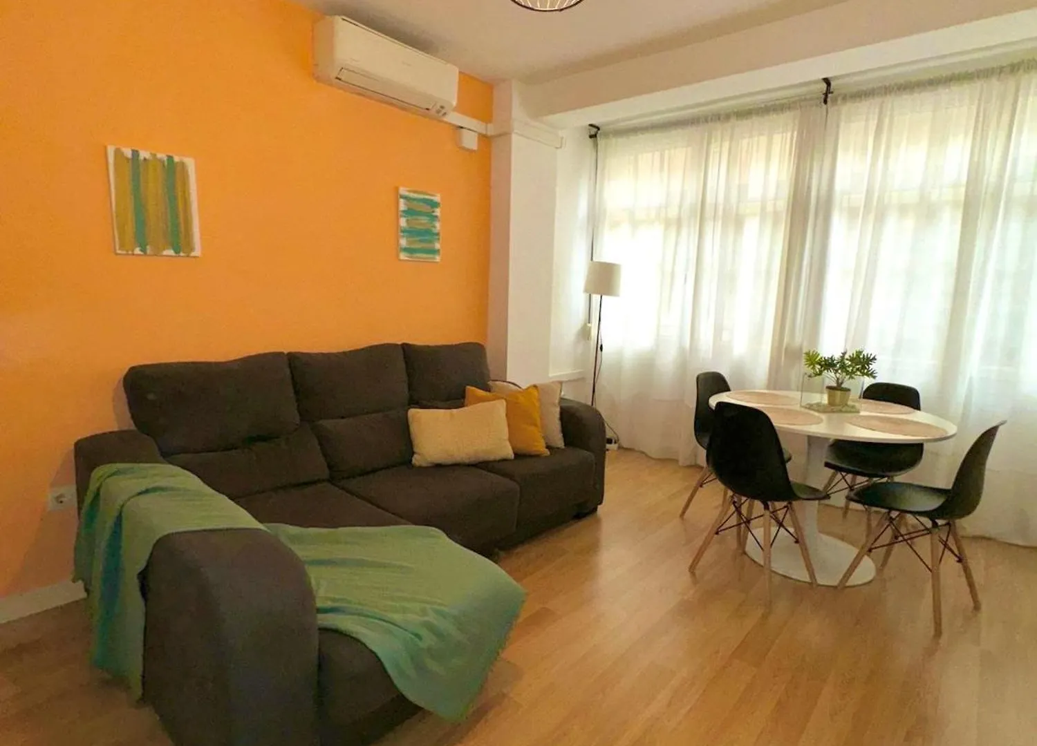 Holidays2Malaga 2 Bedroom Armengual De La Mota Close Shopping Center contacts