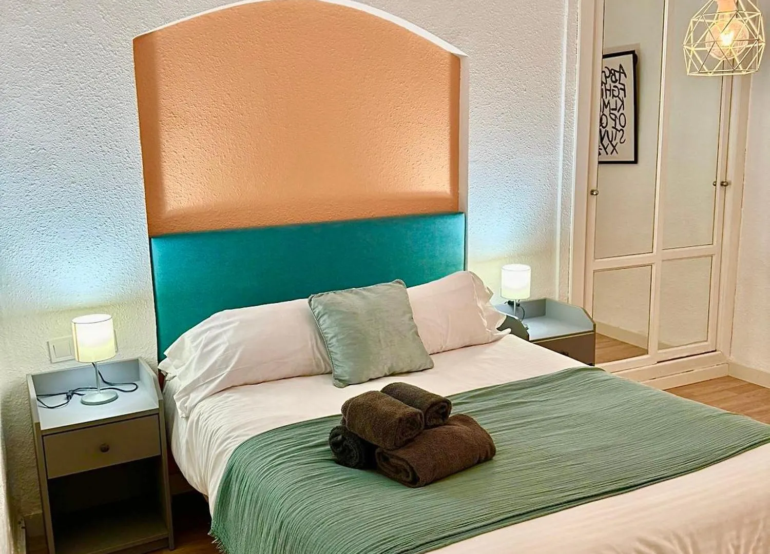 Apartment Holidays2Malaga 2 Bedroom Armengual De La Mota Close Shopping Center Spain